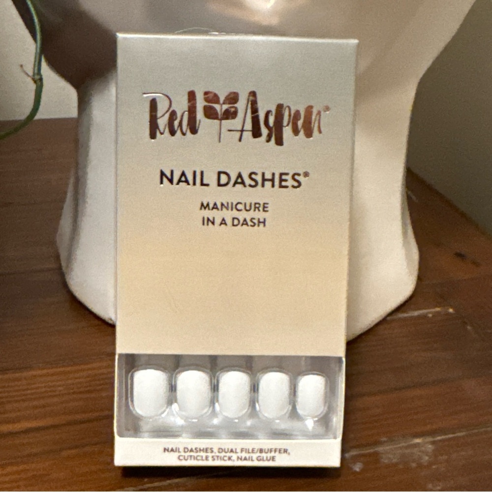 Aleighas white sundress RED ASPEN  Nail Dashes Pop On square Short